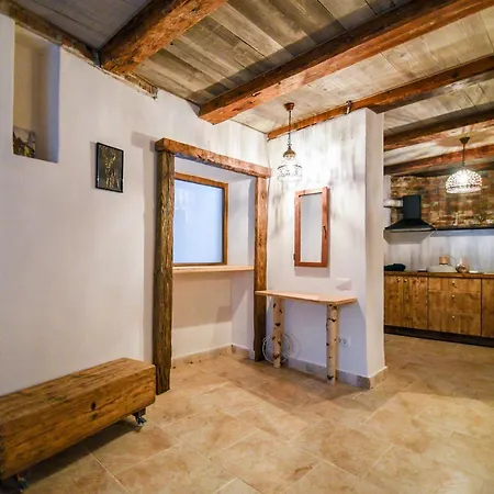 Downtown Rustic דירה