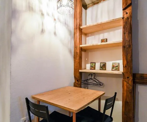 Downtown Rustic בראשוב