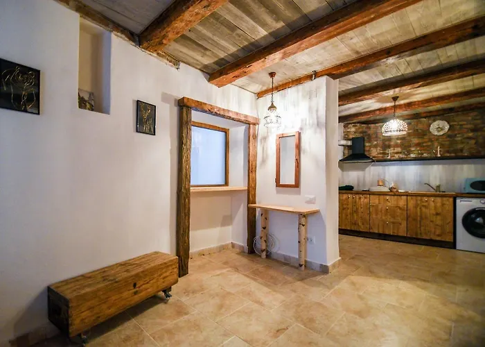 Downtown Rustic Apartment