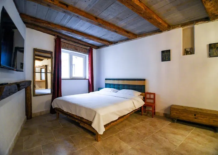 Downtown Rustic בראשוב